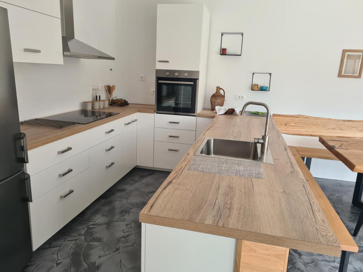 Hisa Sonca Toti Breg Guest House Svecina Bagian luar foto